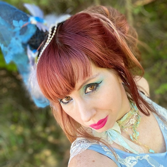 Blue fairy witch hat feather fascinator with veil - Picture 9 of 10